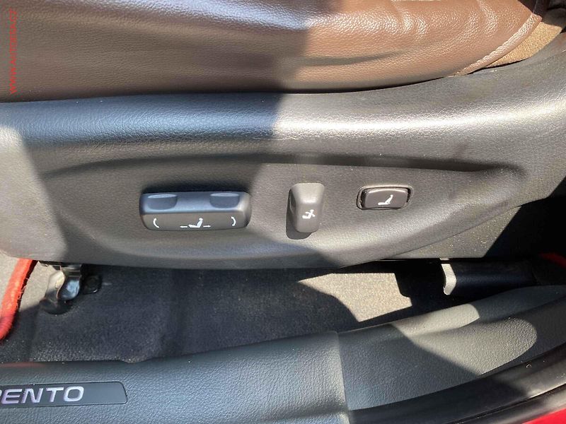 Kia Sorento (2014) 2.2 CRDi AWD, ČR, Premium, AT - fotka 14 z 19