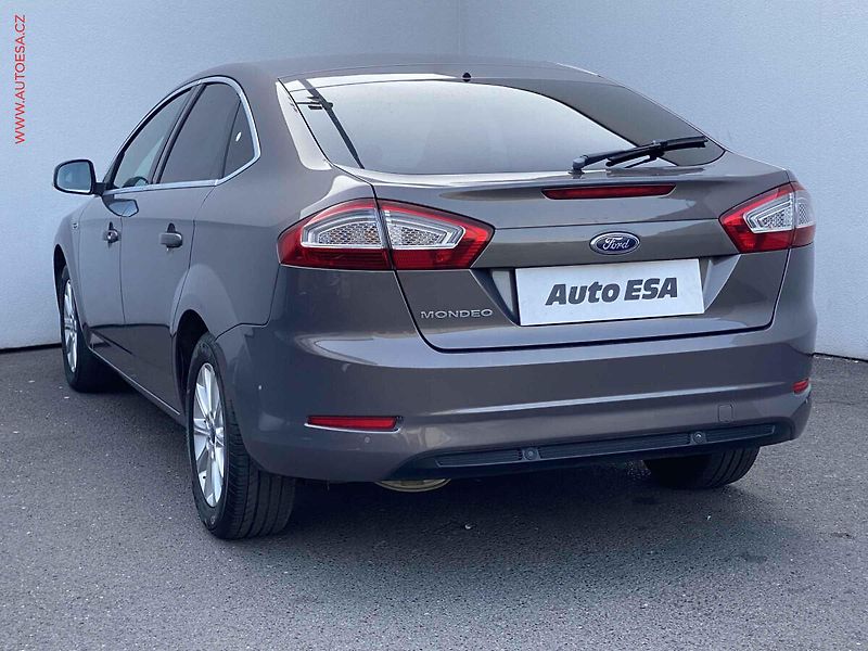 Ford Mondeo (2012) 2.0 TDCi, Titanium, navi - fotka 6 z 19