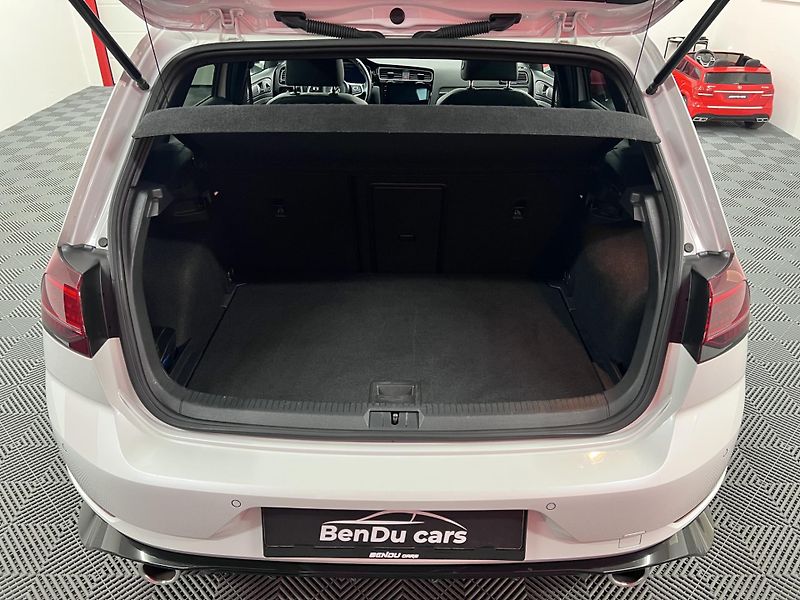 Volkswagen Golf GTI TCR, 2.0 TSI 213 kW - fotka 7 z 46