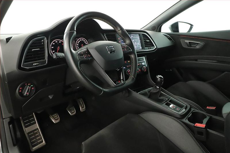 Seat Leon (2018) 2.0 TSI Cupra 300, CUPRA 300 - fotka 19 z 24