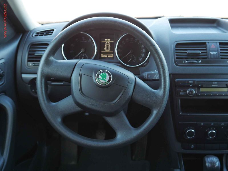 Škoda Yeti (2011) 1.4TSi, 2.maj,ČR, AC, TZ - fotka 13 z 15