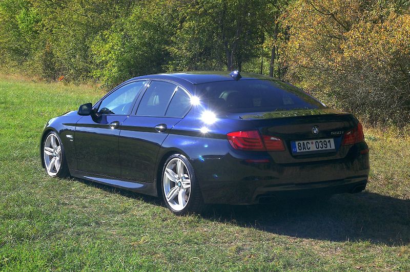 BMW Řada 5 (2012) 550i XDRIVE automat. 2.majitel - fotka 7 z 30