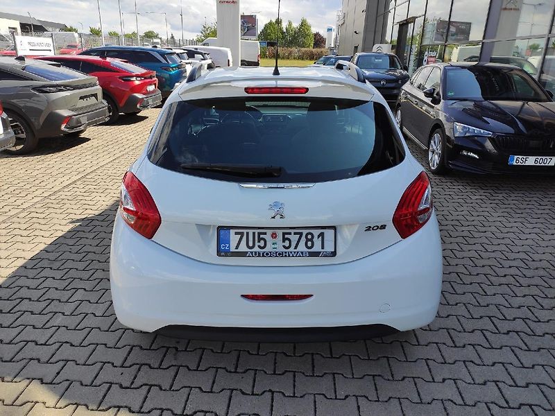 Peugeot 208 (2013) 1.2i 92k MAN5 nové CZ po STK - fotka 12 z 22
