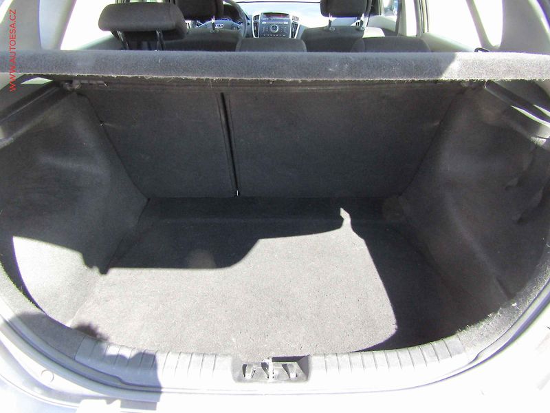 Kia Ceed (2010) 1.4CVVT, ČR, AC, park.čidla - fotka 7 z 15