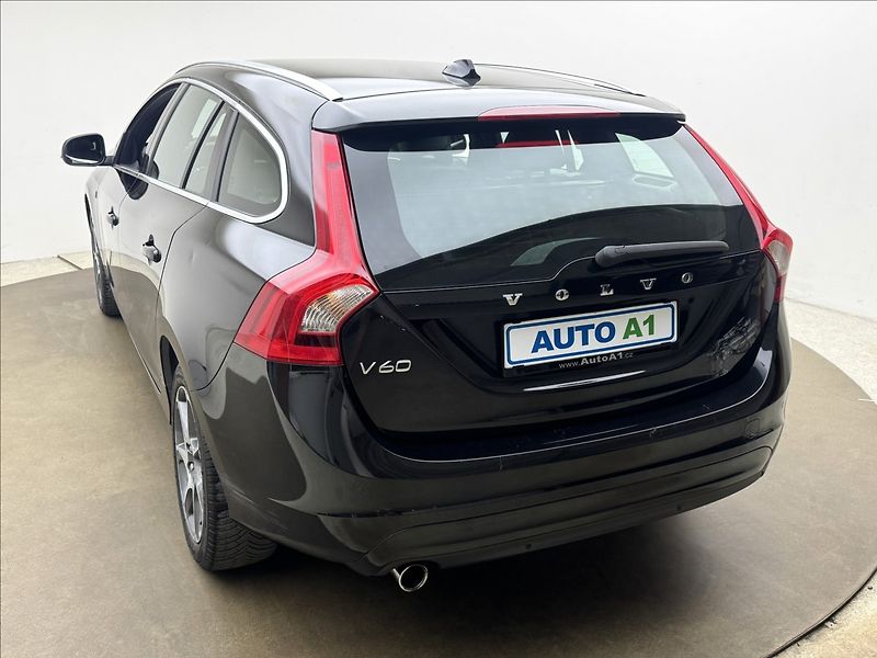 Volvo V60 1,6 D2 KŮŽE NAVI OCEAN RACE - fotka 6 z 41