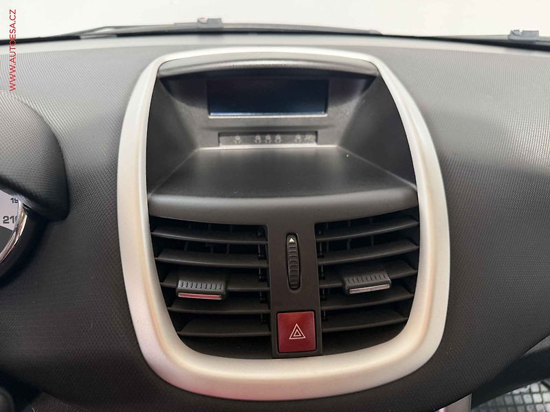 Peugeot 207 (2011) 1.4i, 1.maj,ČR, AC, TZ - fotka 13 z 16