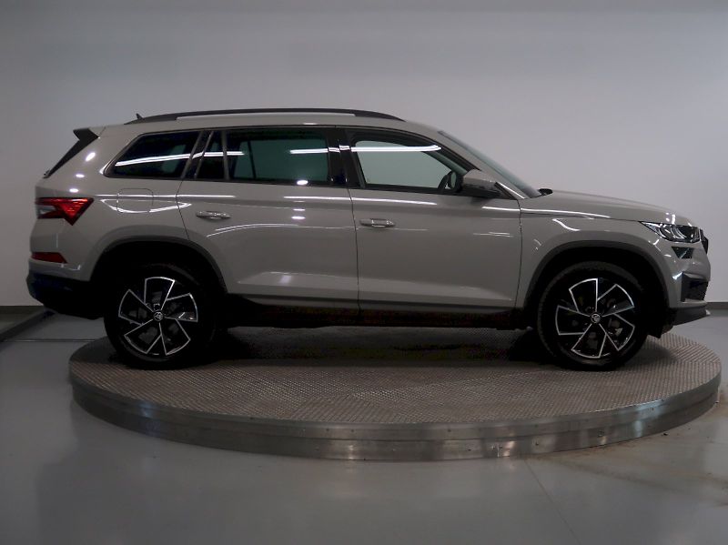 Škoda Kodiaq (2023) AMBITION PLUS 2.0TDI 110KW DSG - fotka 8 z 39