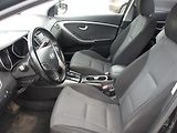 Hyundai i30 1,6CRDi  Automat!! 2 x kola! - náhled 16