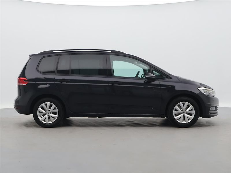 Volkswagen Touran 1,5 TSI EVO 110kW HighLline - fotka 8 z 34
