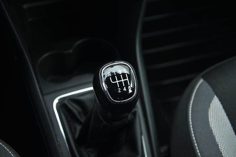 Škoda Rapid 1.0 TSI 81kW 1.MAJITEL DPH ČR - fotka 17 z 20