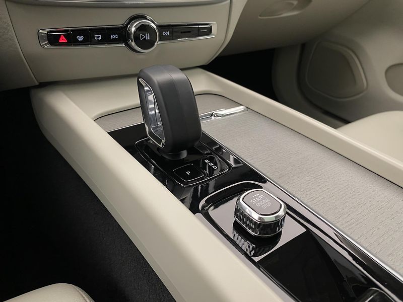Volvo V60 CC B4 AWD BRIGHT PLUS AUT CZ - fotka 27 z 48