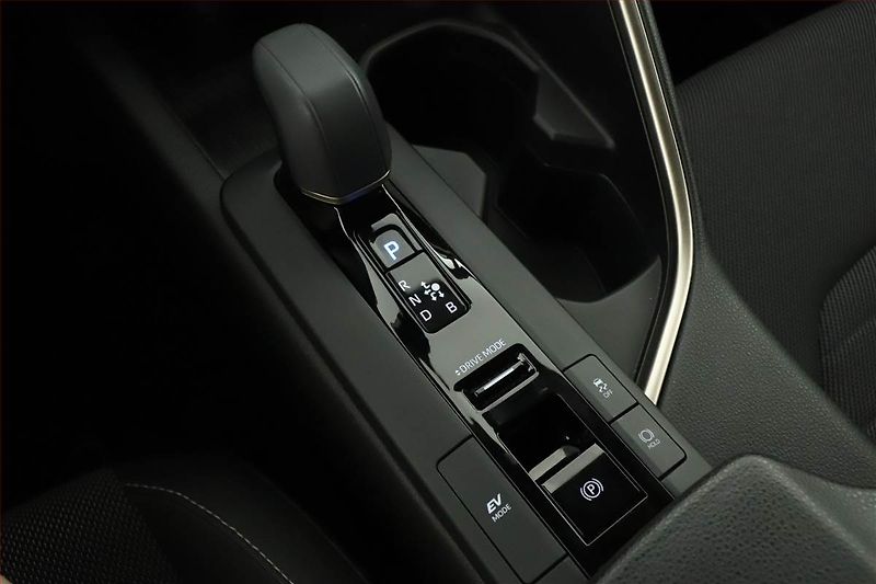 Toyota C-HR (2024) 1.8 Hybrid - fotka 16 z 20