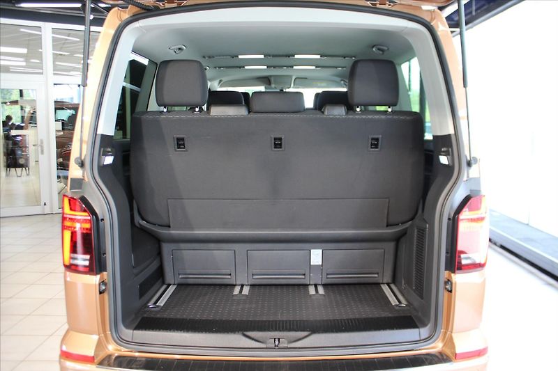 Volkswagen Multivan TDi Trendline DSG Tažné/Fullse - fotka 24 z 28