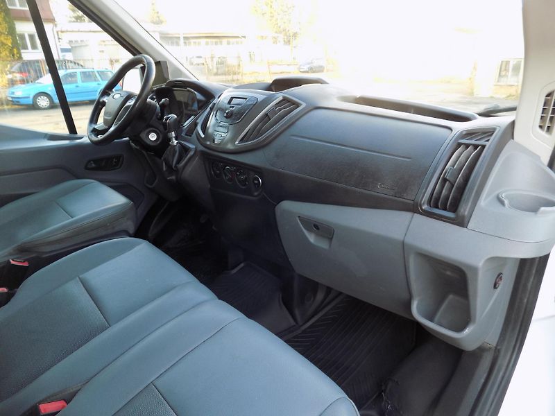 Ford Transit (2017) 2.0 96KW 7MÍST SKLÁPĚČ - fotka 33 z 47