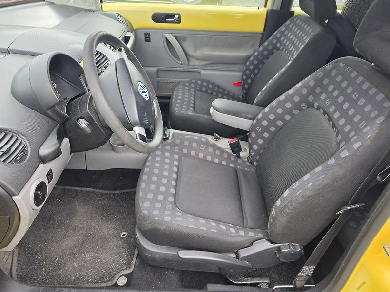 Volkswagen New Beetle 2.0 i  - fotka 16 z 19