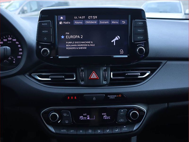 Hyundai i30 (2022) 1.5 T-GDI MHEV, Serv.kniha - fotka 12 z 20