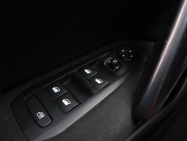Peugeot 308 (2017) 1.2 PureTech, Navi, Tempomat - fotka 20 z 21