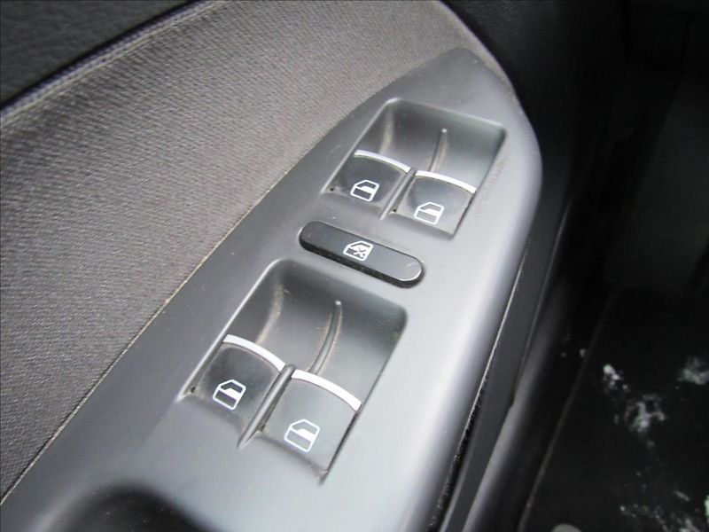 Volkswagen Touran 1,2 TSI 77kW 7 míst - fotka 22 z 25