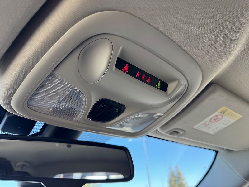 Jeep Cherokee (2015) 2.0 L TD Longitude - fotka 28 z 50