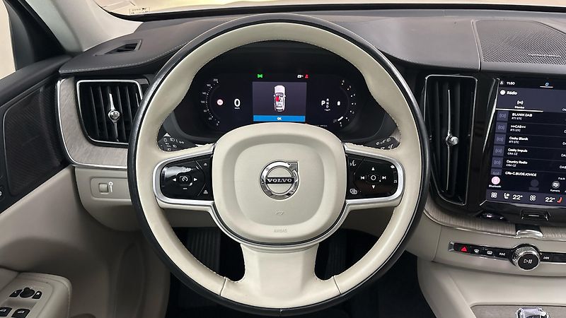 Volvo XC60 2.0 B4 AUT AWD Inscription - fotka 9 z 29