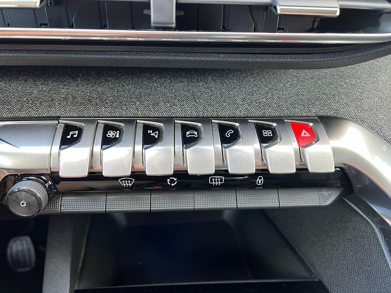 Peugeot 5008 (2019) 1.2PT 96kW ALLURE+ 7-míst - fotka 15 z 38