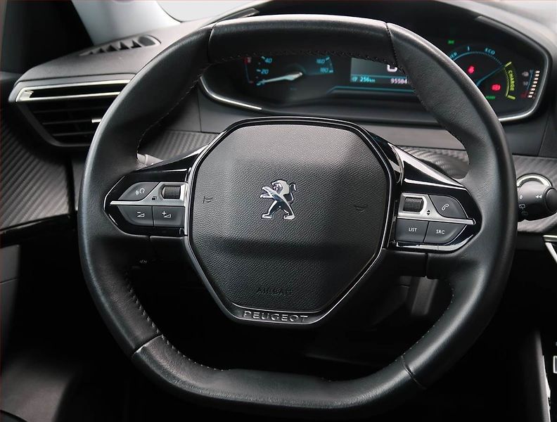 Peugeot 2008 (2021) Active 50 kWh, SoH 90% - fotka 18 z 22