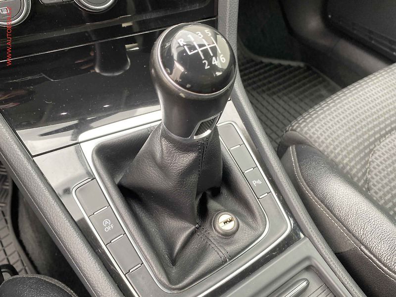 Volkswagen Golf (2017) 1.4 TGi, ČR, Highline - fotka 16 z 17