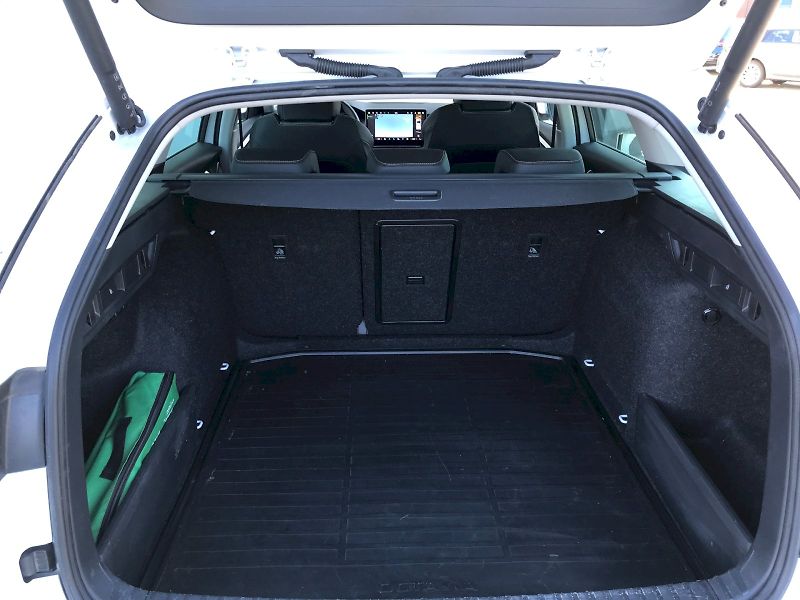 Škoda Octavia (2025) COM SELEC TS 110/1.5 M6F - fotka 9 z 28