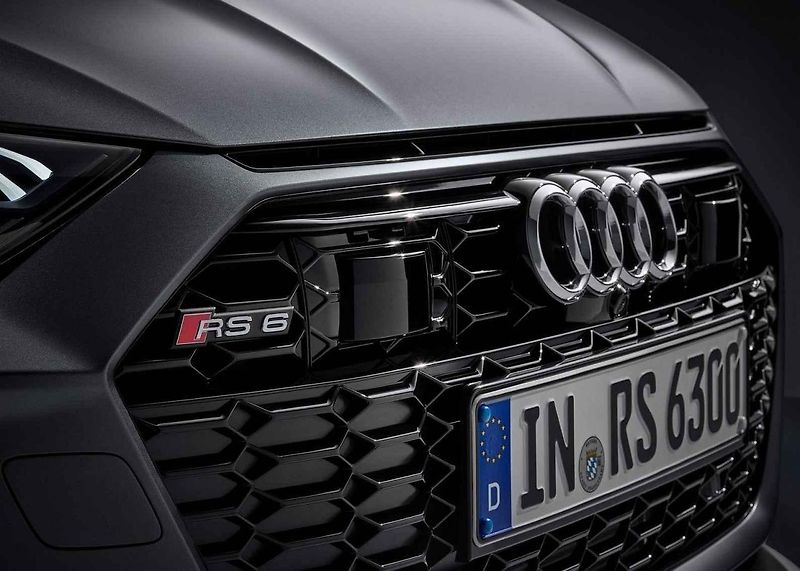 Audi RS6 Avant - současné provedení ve společnosti minulých generací