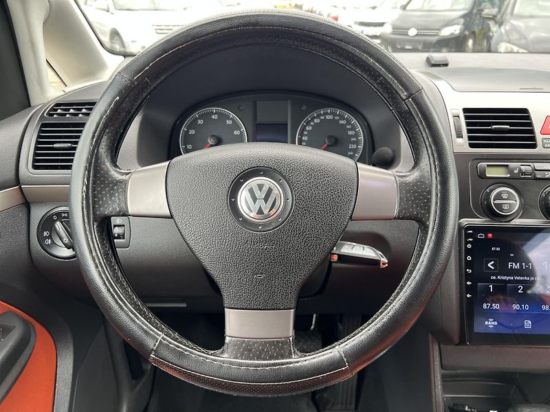 Volkswagen Touran Cross 1.4TSi 125KW DSG  - fotka 13 z 34