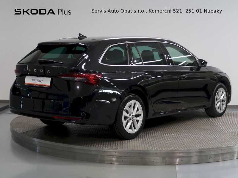 Škoda Octavia (2025) TOP SELECTION 1.5TSI M-HEV 110 - fotka 2 z 38