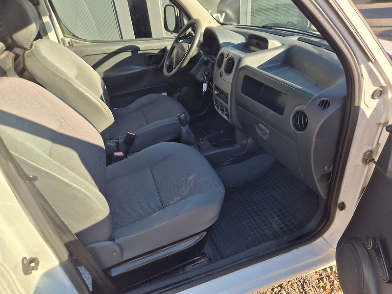 Citroën Berlingo 1.4i 55kW, z ČR, pěkný bez kor - fotka 10 z 23