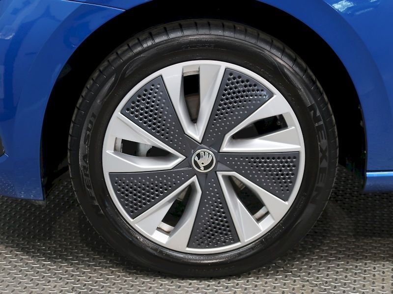 Škoda Scala (2024) DRIVE 1.5TSI 110KW LED MATRIX - fotka 12 z 37
