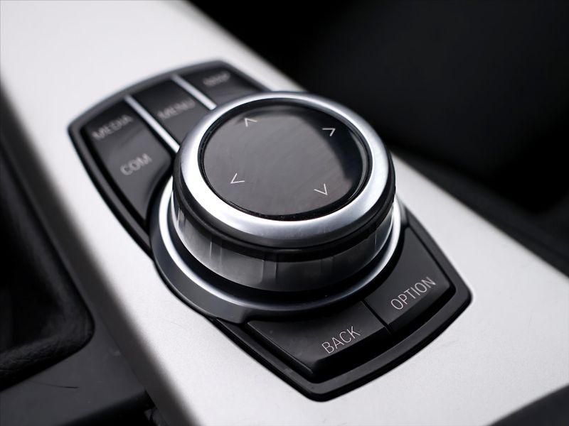 BMW Řada 3 2,0 320d 140kW xDrive CZ Sport - fotka 29 z 37