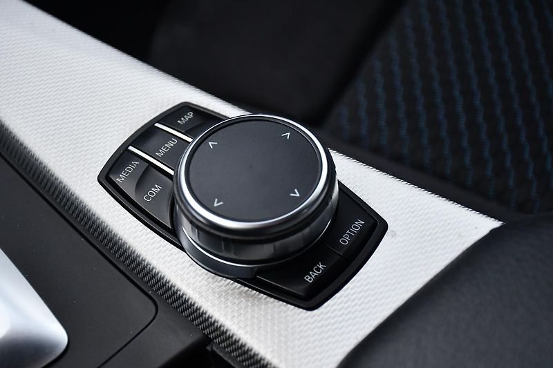 BMW Řada 3 330d xDrive MPaket SERV.KNÍŽKA - fotka 33 z 50
