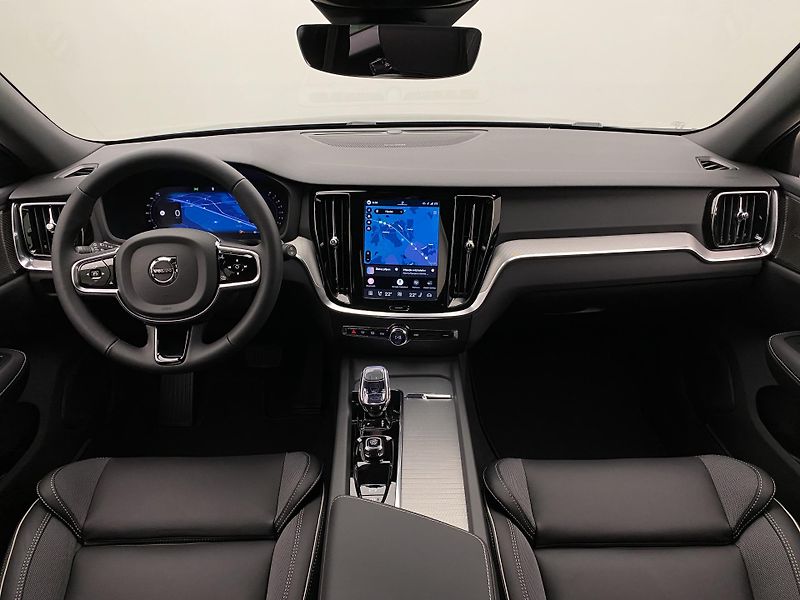 Volvo V60 (2026) B4 AUT DARK PLUS - fotka 2 z 57