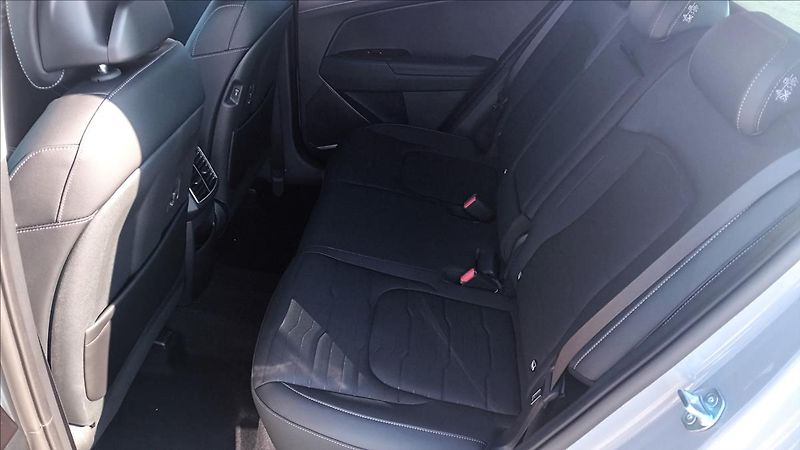 Kia Sportage 1,6 T-GDi 4x2 7DCT TOP - fotka 11 z 13