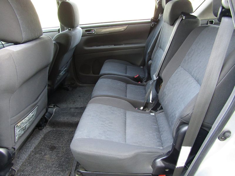Toyota Avensis Verso (2003) 2.0 D-4D 85kW BEZ KOROZE A DPF - fotka 17 z 30