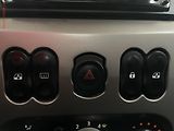 Dacia Sandero (2009) 1.6i, ČR, AC, tažné - náhled 11