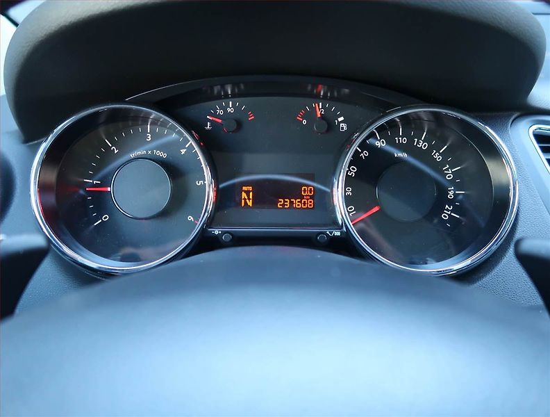 Peugeot 5008 (2012) 1.6 HDi, Automat, Tempomat - fotka 11 z 16