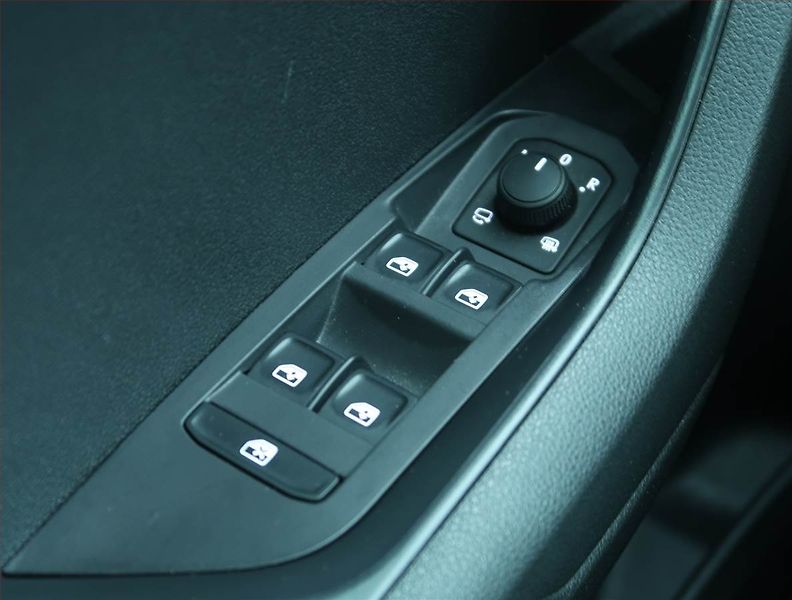 Škoda Karoq (2023) Style 1.5 TSI - fotka 16 z 21