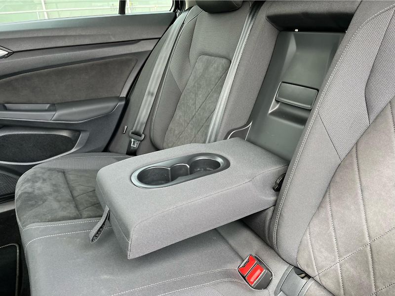 Volkswagen Golf Style 2.0 TDI 110 kW DSG Varia - fotka 24 z 29