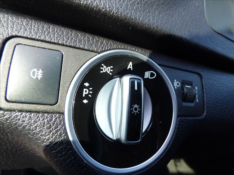 Mercedes-Benz Třídy C 2,2 CDI BlueEfficiency  180 CD - fotka 22 z 41