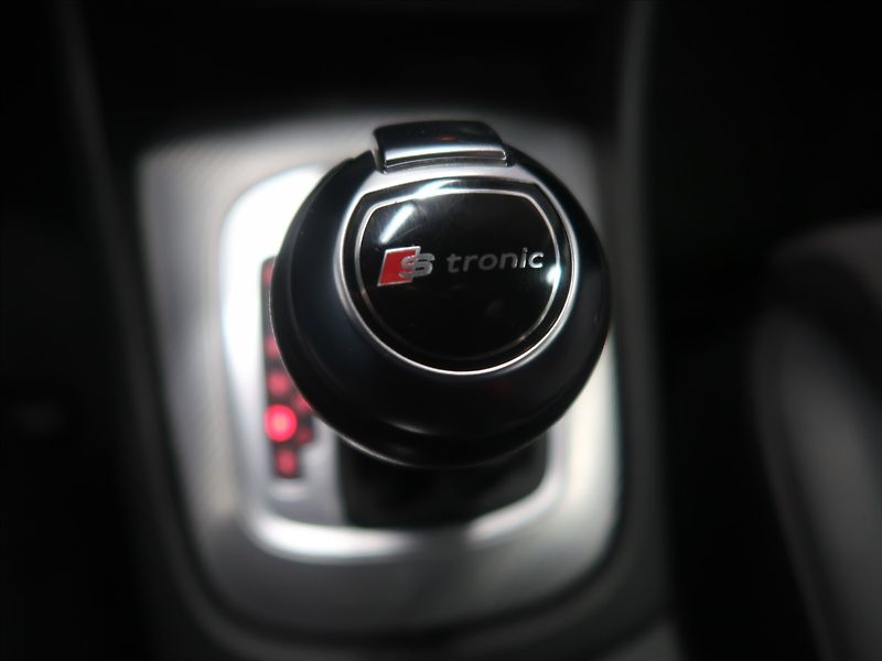 Audi Q3 2,0 TFSi 162 KW S-tronic Quatt - fotka 24 z 29