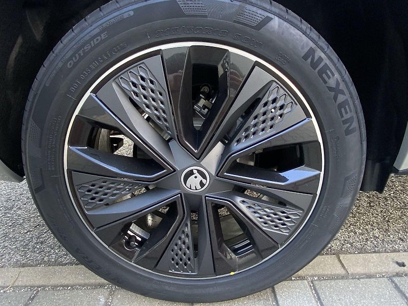 Škoda Karoq (2025) 1,5 TSI 110 kW DSG Sportline - fotka 20 z 26