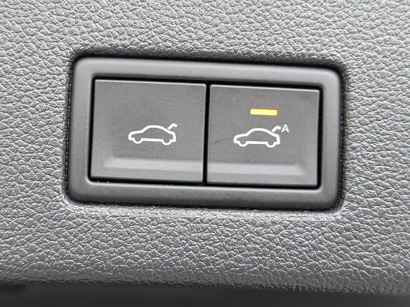 Volkswagen Touareg TDI 210kW R-Line HuD Pano NezT - fotka 24 z 24