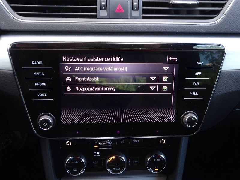 Škoda Superb (2022) 2,0TDi /110kW DSG Ambition - fotka 22 z 26