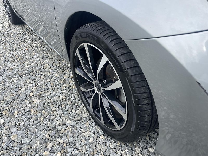 Toyota Auris 1.8i 16v HYBRID AUT SERVIS TOP - fotka 58 z 172