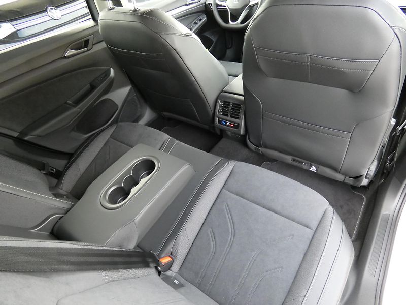 Volkswagen Golf Variant Style 2,0 TDI 110 kW 7 - fotka 26 z 30