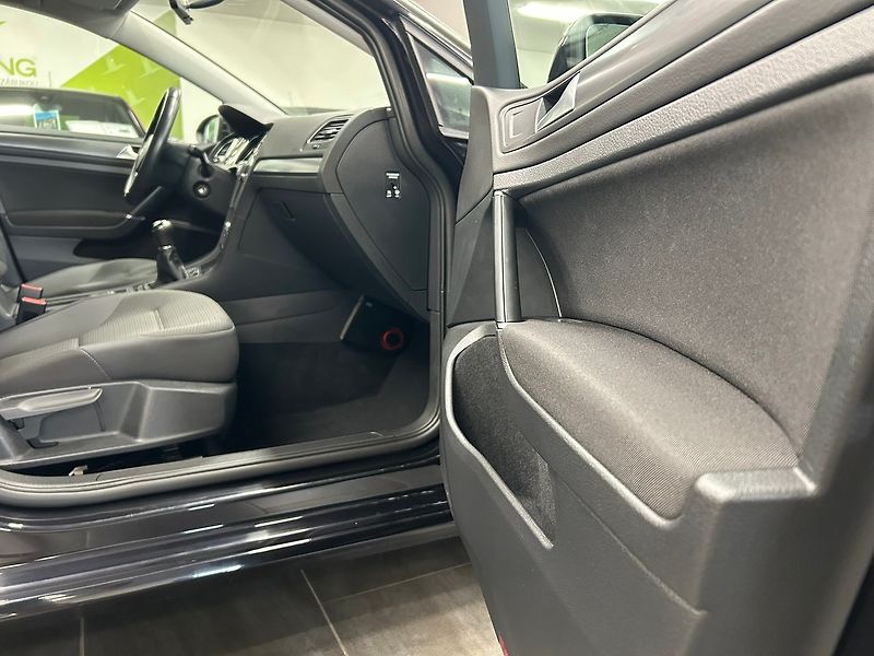Volkswagen Golf (2019) 1.5 TGI Comfort MAN 2019 | Zár - fotka 35 z 62